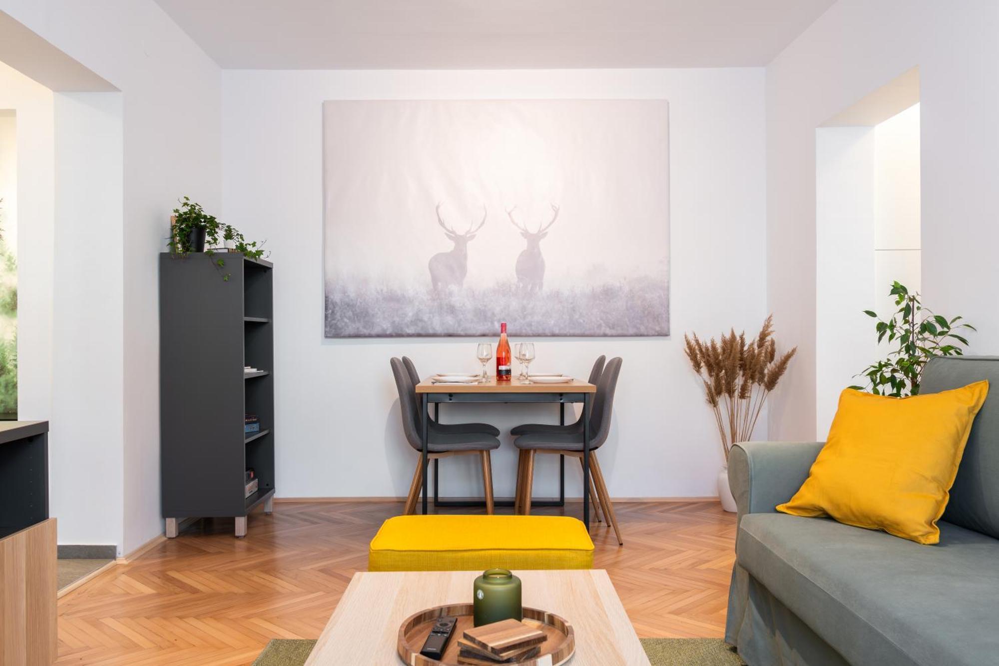 The Cozy Deer Apartment *